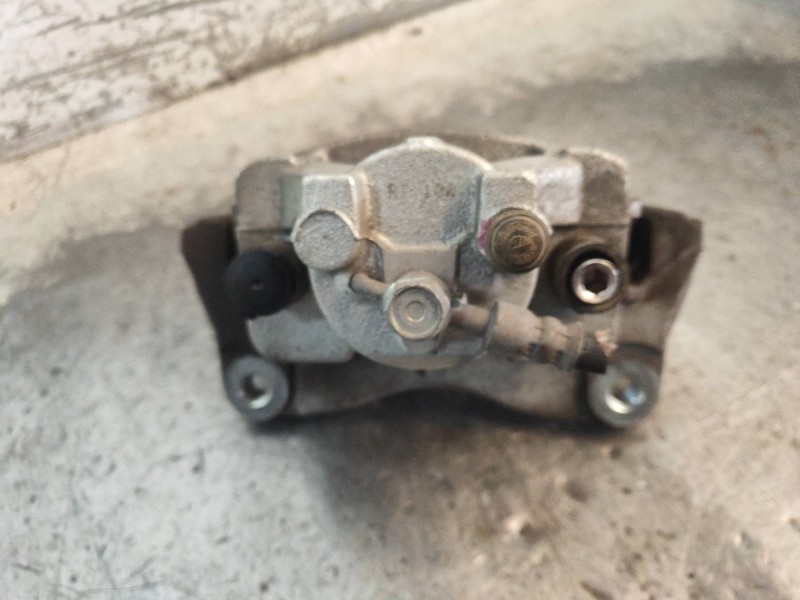 Recambio de pinza freno delantera derecha para toyota yaris hybrid active referencia OEM IAM   