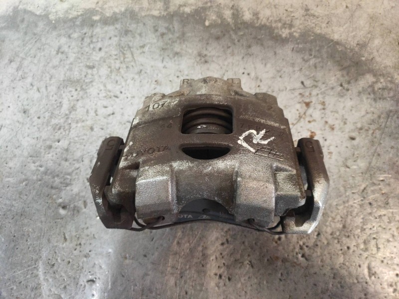 Recambio de pinza freno delantera izquierda para toyota yaris hybrid active referencia OEM IAM   