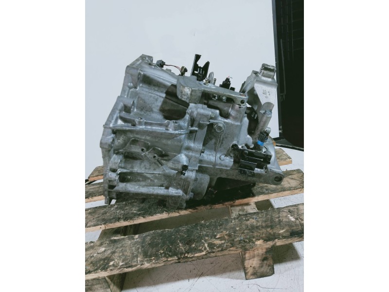 Recambio de caja cambios para nissan x-trail (t32) acenta referencia OEM IAM 4BR7D 14 308 5Y42984 6V