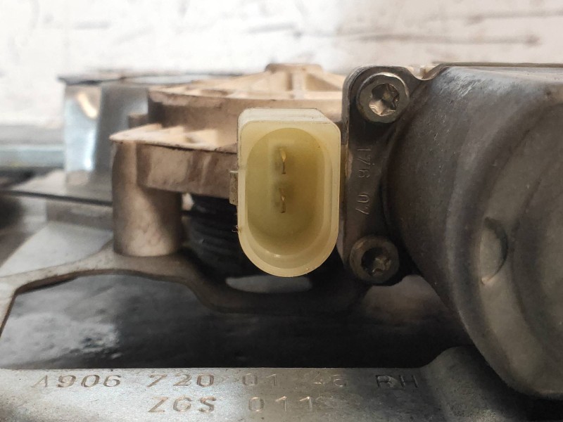 Recambio de elevalunas delantero derecho para volkswagen crafter combi (2e) combi 30 referencia OEM IAM A9067200146 995184103 5P