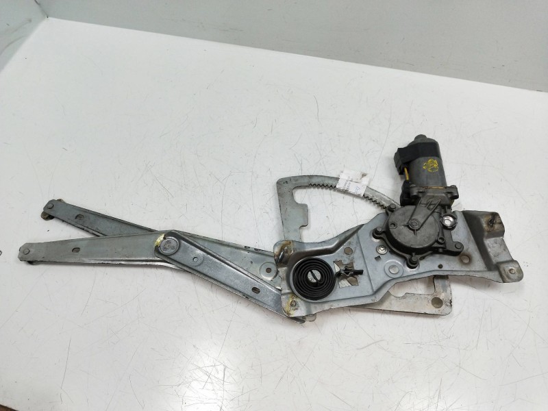 Recambio de elevalunas delantero derecho para opel astra f berlina 1.6 cat referencia OEM IAM 90414656 188878000 4P