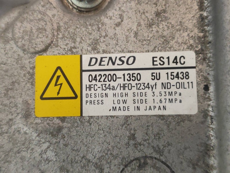 Recambio de compresor aire acondicionado para toyota yaris hybrid active referencia OEM IAM 0422001350  