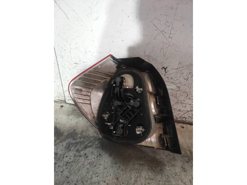 Recambio de piloto trasero derecho para bmw serie 1 berlina (e81/e87) 118d referencia OEM IAM 692450211  