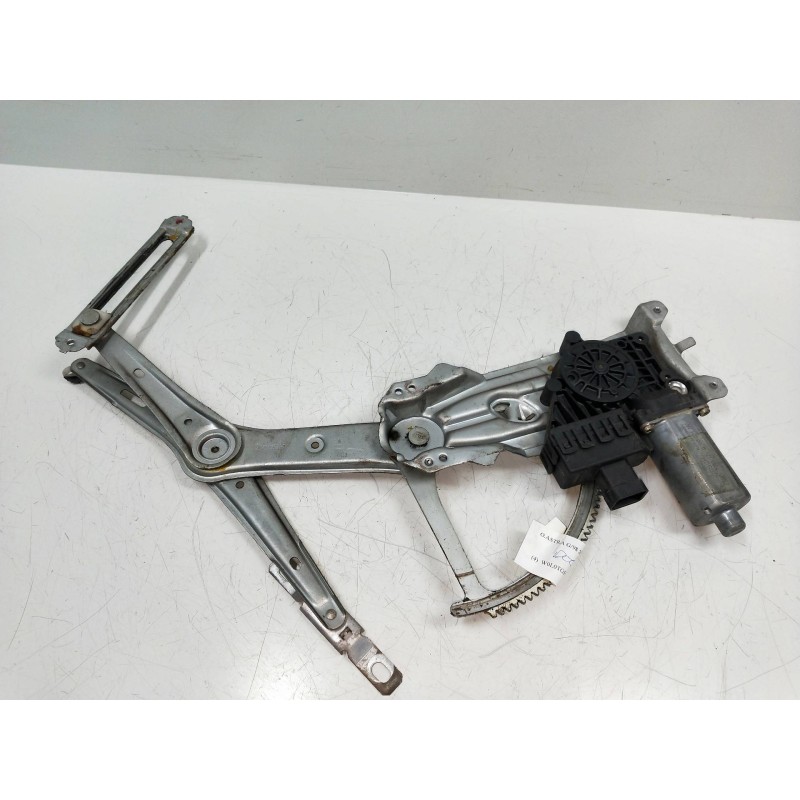 Recambio de elevalunas delantero izquierdo para opel astra g berlina 2.0 dti referencia OEM IAM 90521881 119950200 3P