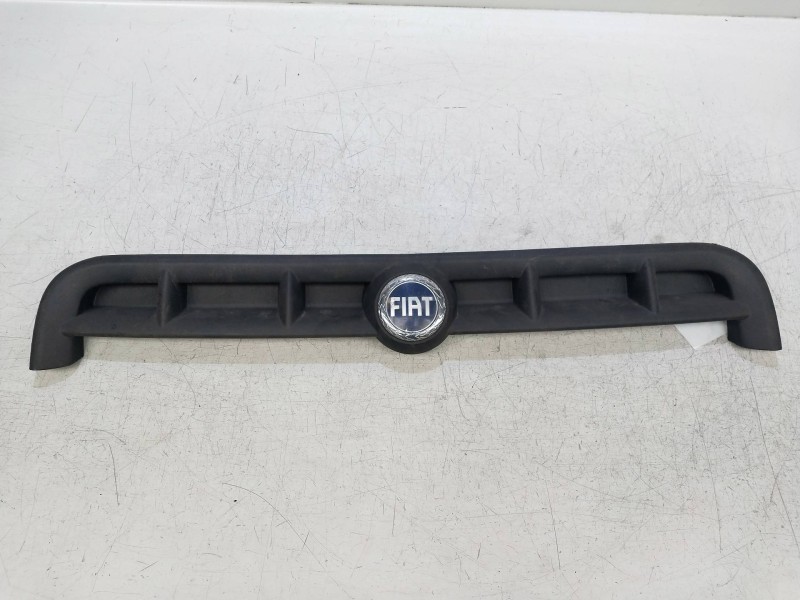 Recambio de rejilla delantera para fiat doblo cargo (223) 1.9 diesel cat referencia OEM IAM    Recambio de rejilla delantera para fiat doblo cargo (223) 1.9 diesel cat referencia OEM IAM