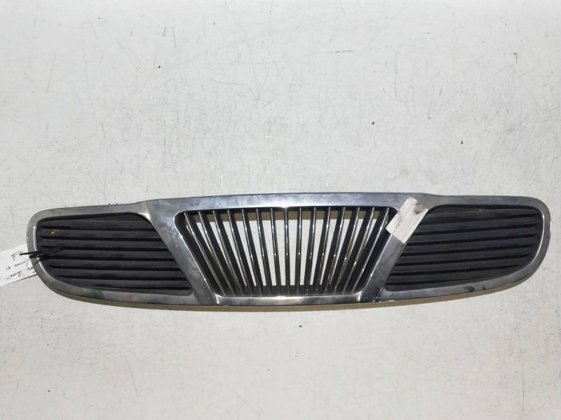 Recambio de rejilla delantera para daewoo leganza 2.0 cat referencia OEM IAM 96205735  