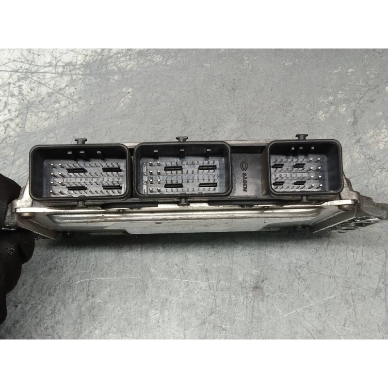 Recambio de centralita motor uce para renault megane ii berlina 5p confort authentique referencia OEM IAM 215842882A 8200321263 