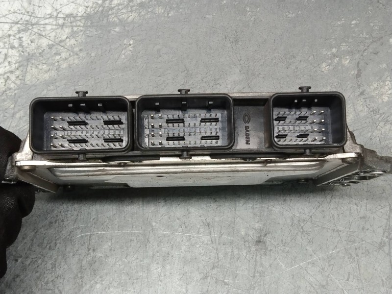 Recambio de centralita motor uce para renault megane ii berlina 5p confort authentique referencia OEM IAM 215842882A 8200321263 