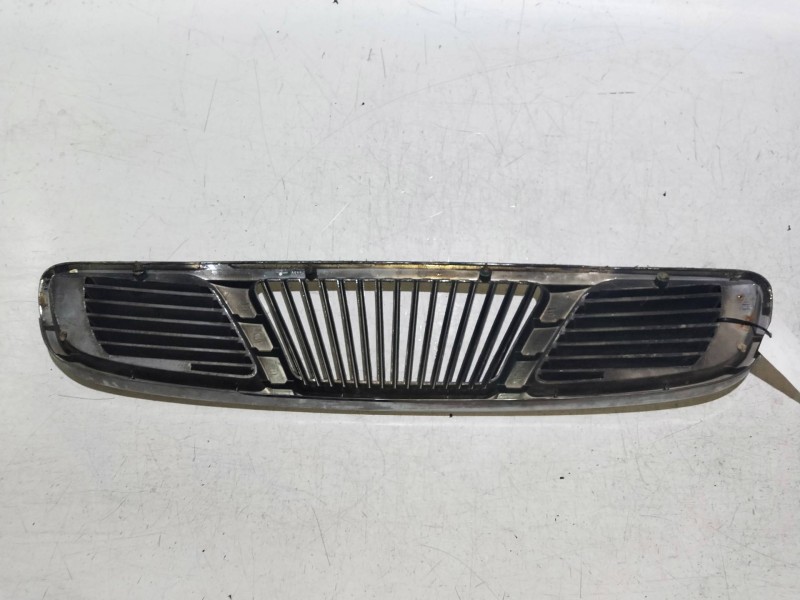 Recambio de rejilla delantera para daewoo leganza 2.0 cat referencia OEM IAM 96205735  