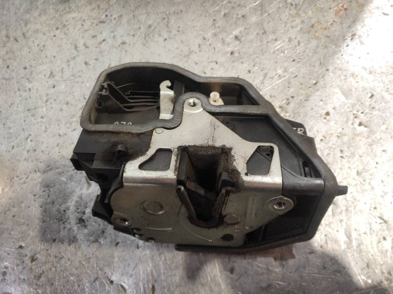 Recambio de motor cierre centralizado trasero derecho para bmw serie 1 berlina (e81/e87) 118d referencia OEM IAM 7167070  