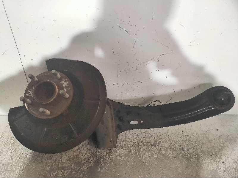 Recambio de mangueta trasera derecha para volvo s40 berlina 1.6 d kinetic referencia OEM IAM 01079271 30736775 