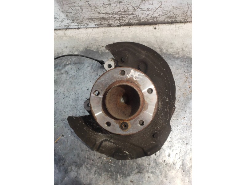 Recambio de mangueta delantera derecha para bmw serie 1 berlina (e81/e87) 118d referencia OEM IAM 31216764444  