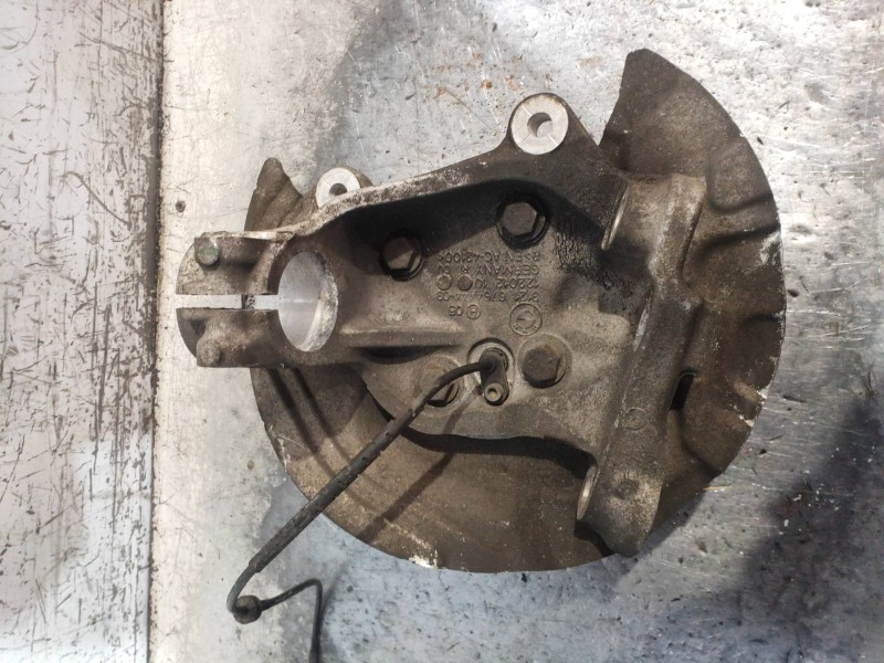 Recambio de mangueta delantera derecha para bmw serie 1 berlina (e81/e87) 118d referencia OEM IAM 31216764444  