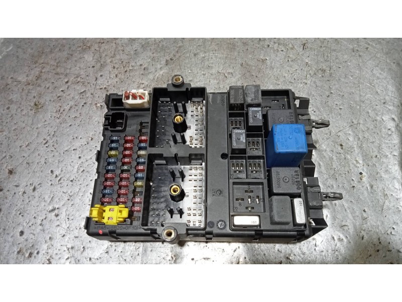 Recambio de caja reles / fusibles para jeep gr.cherokee (wj/wg) 3.1 td laredo referencia OEM IAM 56042942AD P56042942AD 
