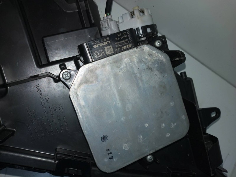 Recambio de faro izquierdo para lexus nx 300h 2wd referencia OEM IAM   