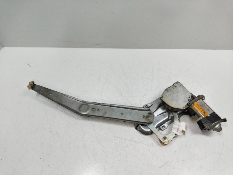 Recambio de elevalunas delantero derecho para opel corsa a referencia OEM IAM 680595942 90139527 3P