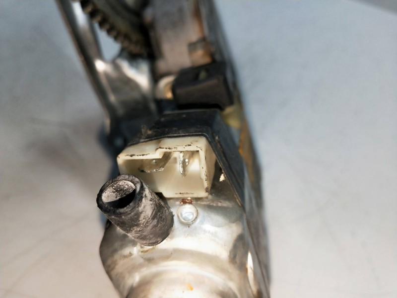 Recambio de elevalunas delantero izquierdo para opel corsa a referencia OEM IAM 680595942 90139527 3P