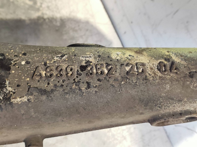 Recambio de mangueta trasera derecha para mercedes vito kasten (639) 113 cdi extralang (639.605) referencia OEM IAM A6393522504 