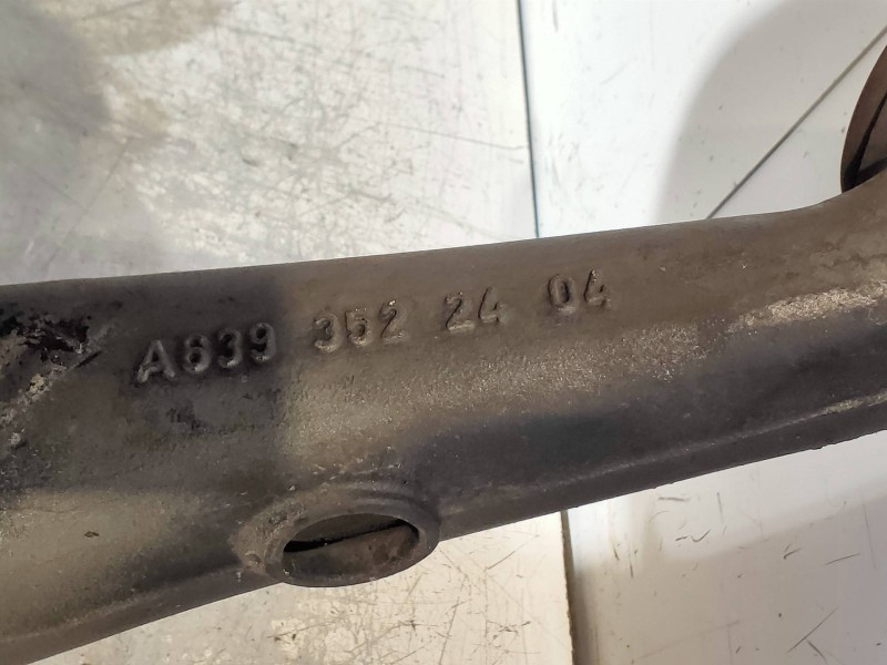 Recambio de mangueta trasera izquierda para mercedes vito kasten (639) 113 cdi extralang (639.605) referencia OEM IAM A639352240