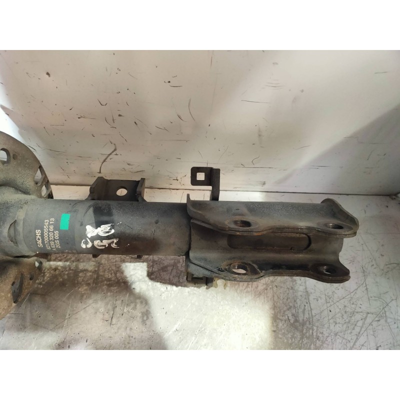 Recambio de amortiguador delantero derecho para mercedes vito kasten (639) 113 cdi extralang (639.605) referencia OEM IAM 821700