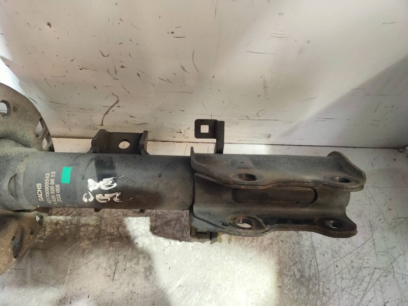 Recambio de amortiguador delantero derecho para mercedes vito kasten (639) 113 cdi extralang (639.605) referencia OEM IAM 821700