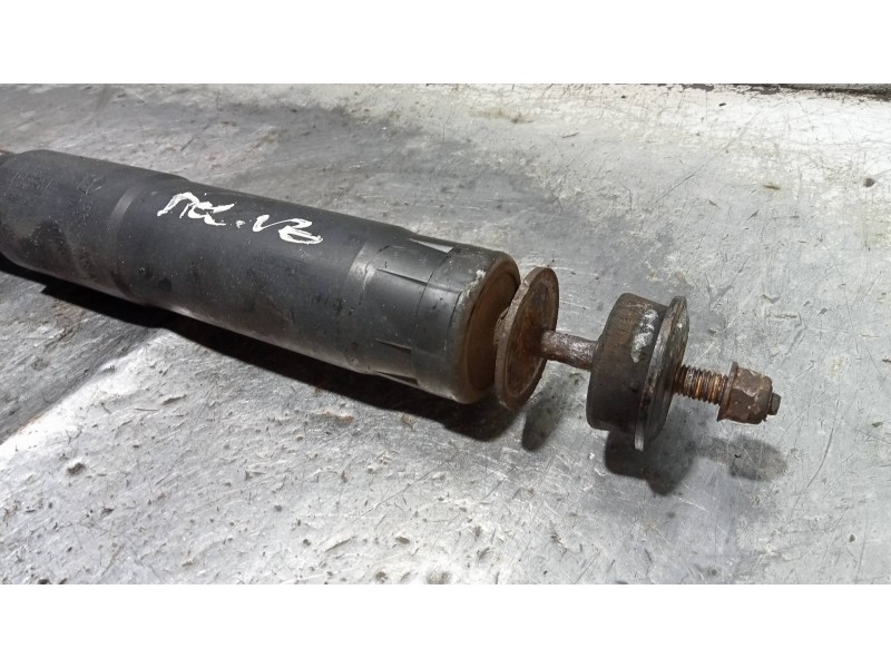 Recambio de amortiguador delantero izquierdo para jeep gr.cherokee (wj/wg) 3.1 td laredo referencia OEM IAM   