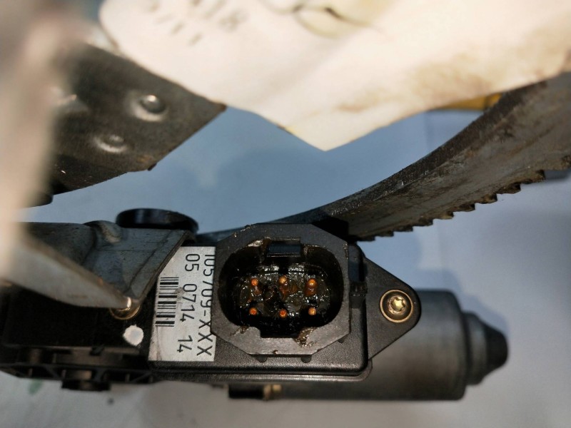 Recambio de elevalunas delantero derecho para opel corsa b referencia OEM IAM 19379300  3P