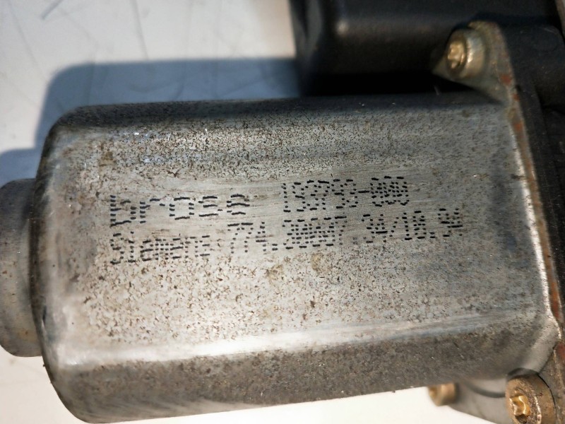 Recambio de elevalunas delantero derecho para opel corsa b referencia OEM IAM 19379300  3P