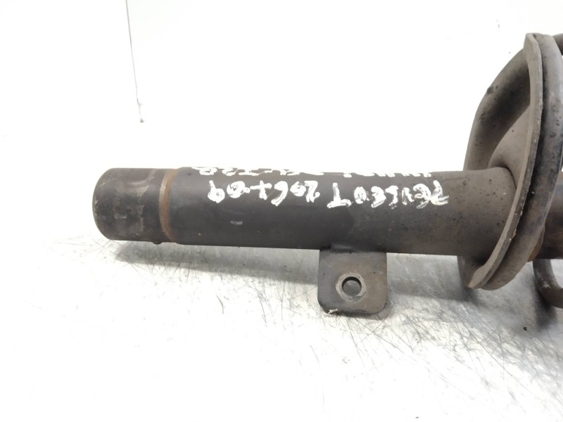 Recambio de amortiguador delantero izquierdo para peugeot 206+ 1.4 hdi referencia OEM IAM   