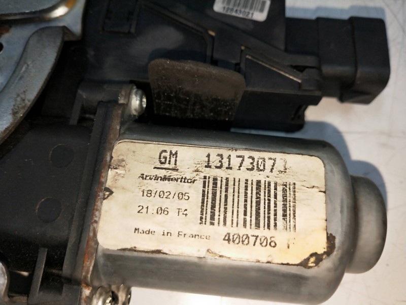 Recambio de elevalunas delantero izquierdo para opel corsa c 1.3 16v cdti cat (z 13 dt / ln9) referencia OEM IAM 400706F 1317307