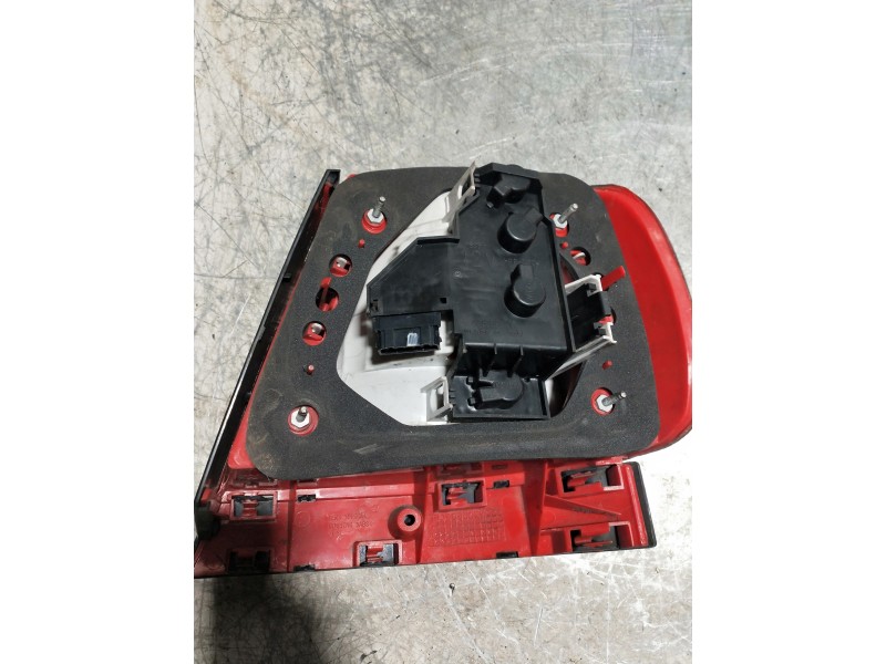 Recambio de piloto trasero izquierdo para audi a4 berlina (b5) 2.4 quattro referencia OEM IAM   