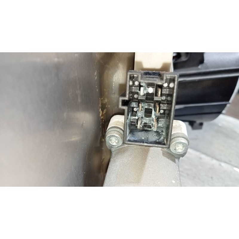 Recambio de elevalunas delantero izquierdo para mercedes clase s (w221) berlina 450 l (221.170) referencia OEM IAM A2218204102 A