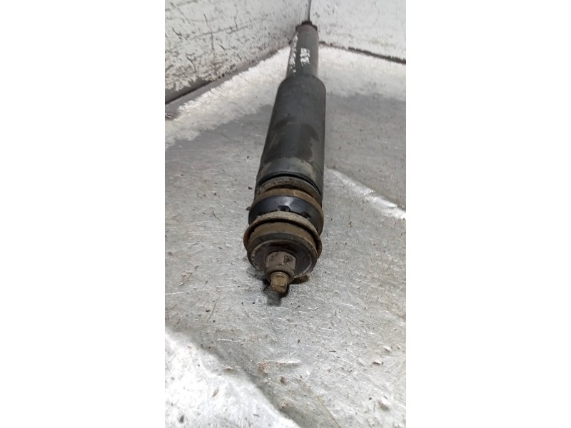 Recambio de amortiguador trasero derecho para kia sorento 2.5 crdi referencia OEM IAM   