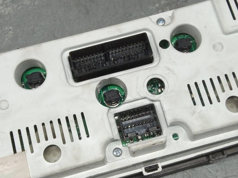 Recambio de cuadro instrumentos para ssangyong rodius xdi referencia OEM IAM 8020021402 11001131120S 