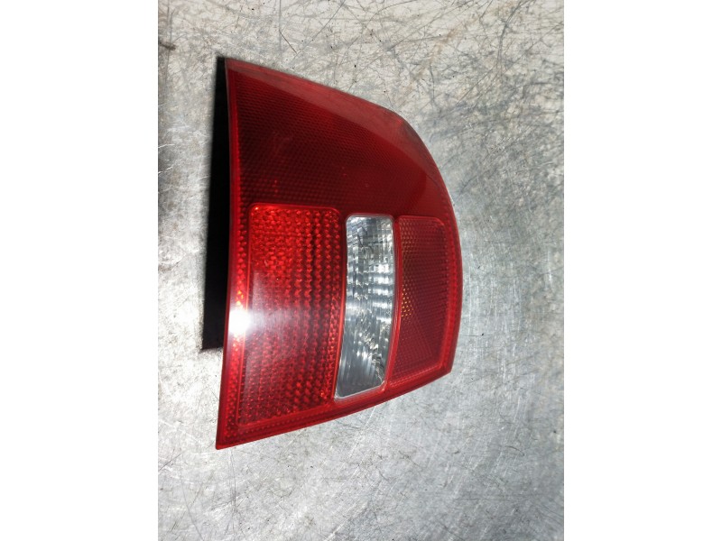 Recambio de piloto trasero izquierdo para audi a6 avant (4b5) referencia OEM IAM 4B9945095F  