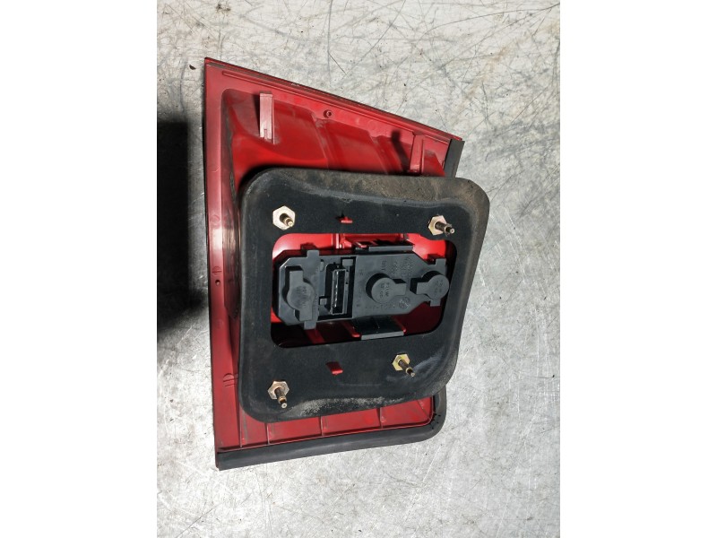 Recambio de piloto trasero izquierdo para audi a6 avant (4b5) referencia OEM IAM 4B9945095F  