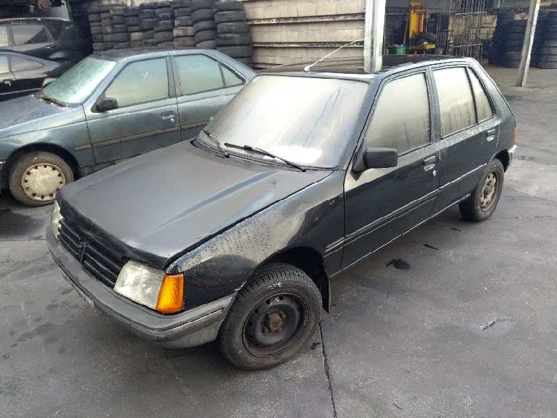 peugeot 205 berlina del año 1986
