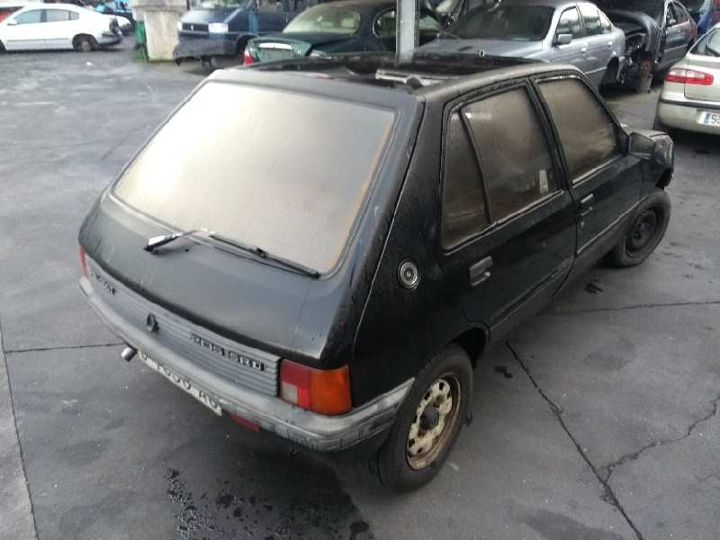 peugeot 205 berlina del año 1986