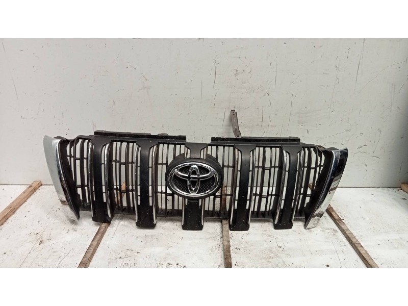 Recambio de rejilla delantera para toyota land cruiser (j15) basis referencia OEM IAM   