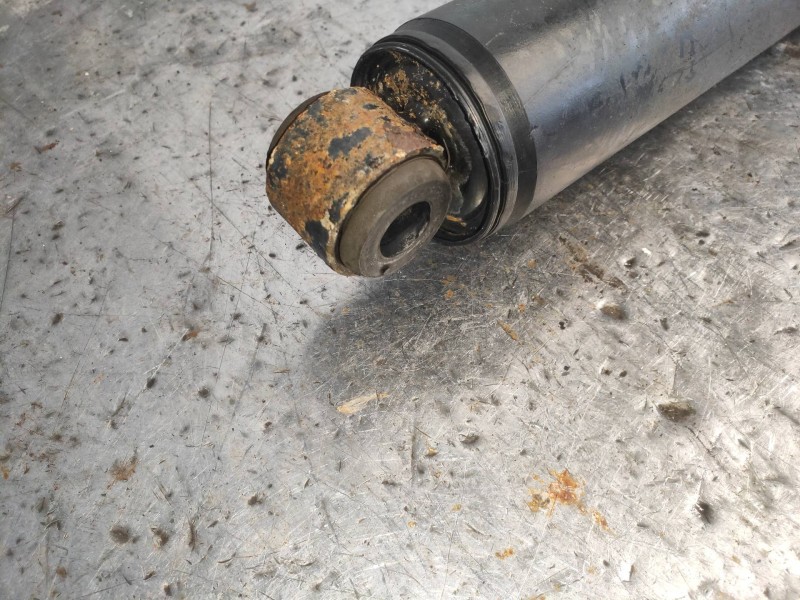 Recambio de amortiguador trasero derecho para nissan nv 200 (m20) kasten premium referencia OEM IAM 56210BJ00A  