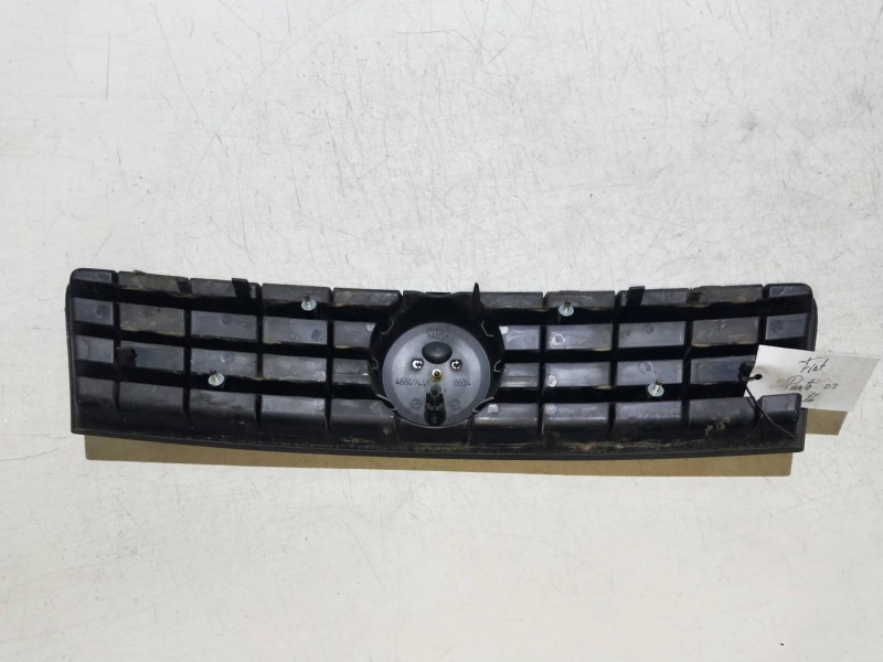 Recambio de rejilla delantera para fiat punto berlina (188) 1.2 cat referencia OEM IAM   