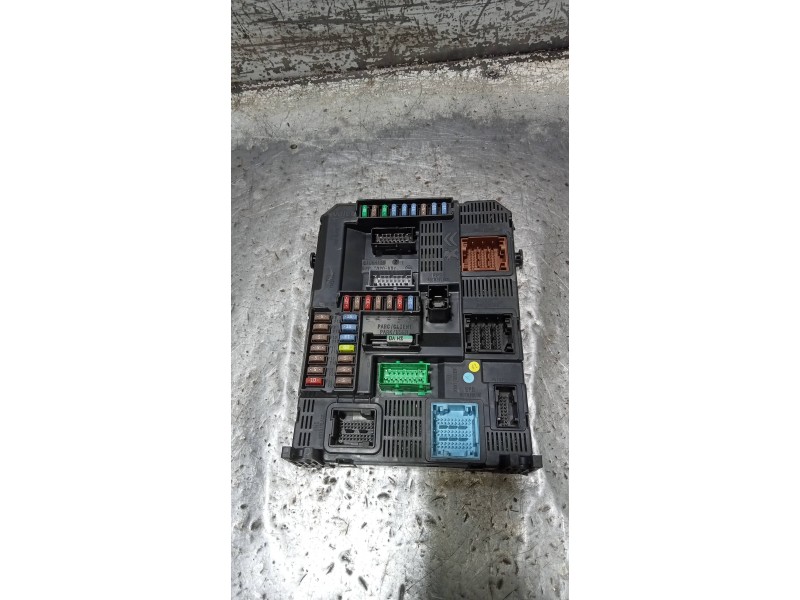 Recambio de caja reles / fusibles para peugeot 308 access referencia OEM IAM 9807054180 BSIN0400 