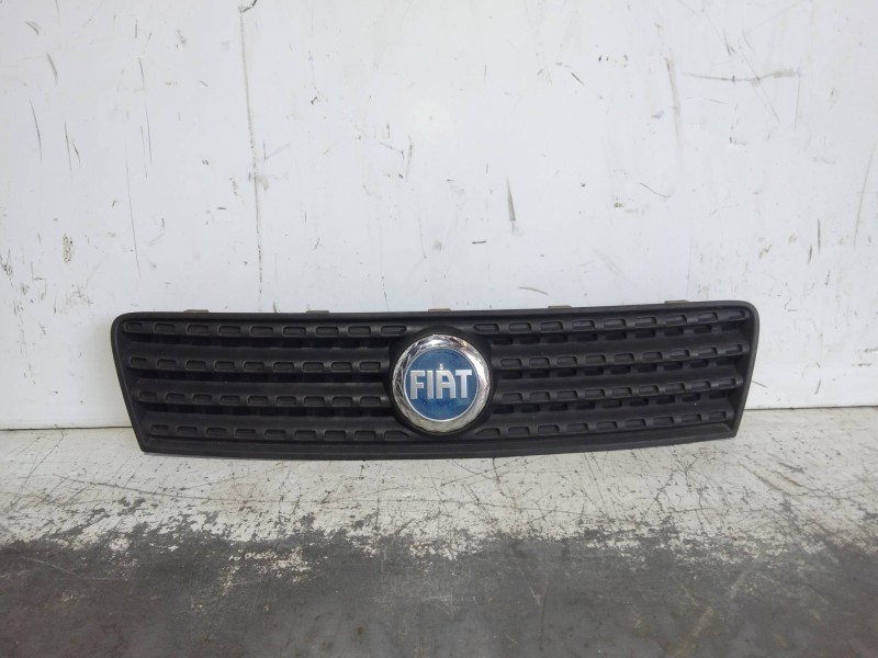 Recambio de rejilla delantera para fiat punto berlina (188) 1.3 16v sound/speed multijet referencia OEM IAM   