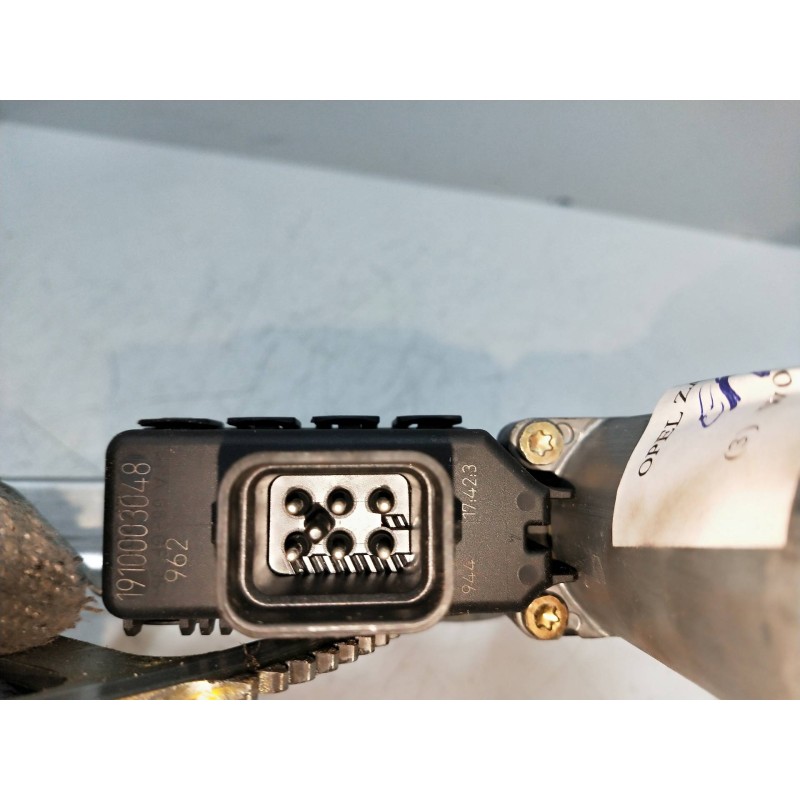 Recambio de elevalunas delantero derecho para opel zafira a 1.8 16v cat referencia OEM IAM 90579355 101255XXX 5P
