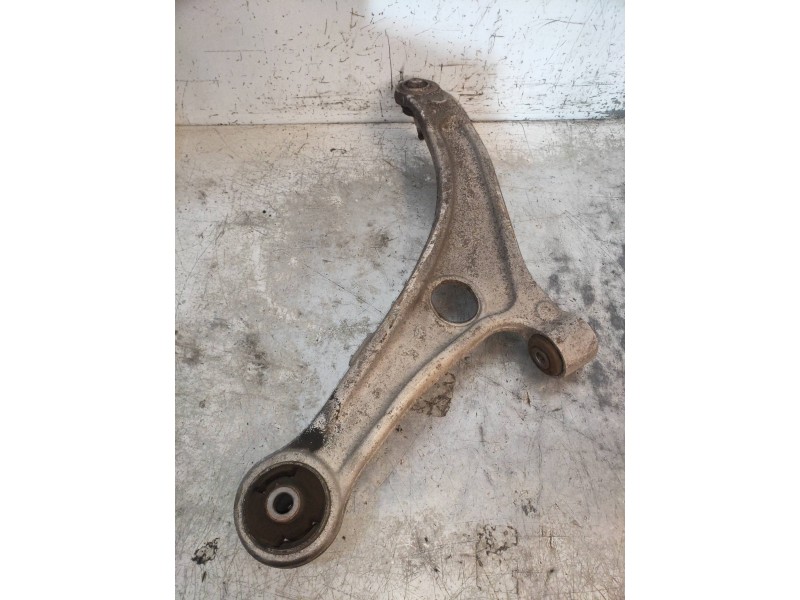 Recambio de brazo suspension inferior delantero derecho para hyundai i40 cw gl tecno referencia OEM IAM   