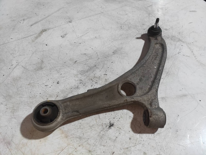 Recambio de brazo suspension inferior delantero izquierdo para hyundai i40 cw gl tecno referencia OEM IAM   