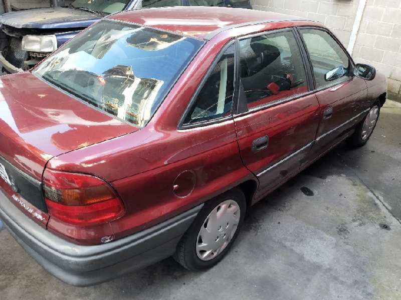 opel astra f berlina del año 1996