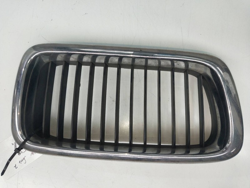 Recambio de rejilla delantera para bmw serie 7 (e38) referencia OEM IAM   