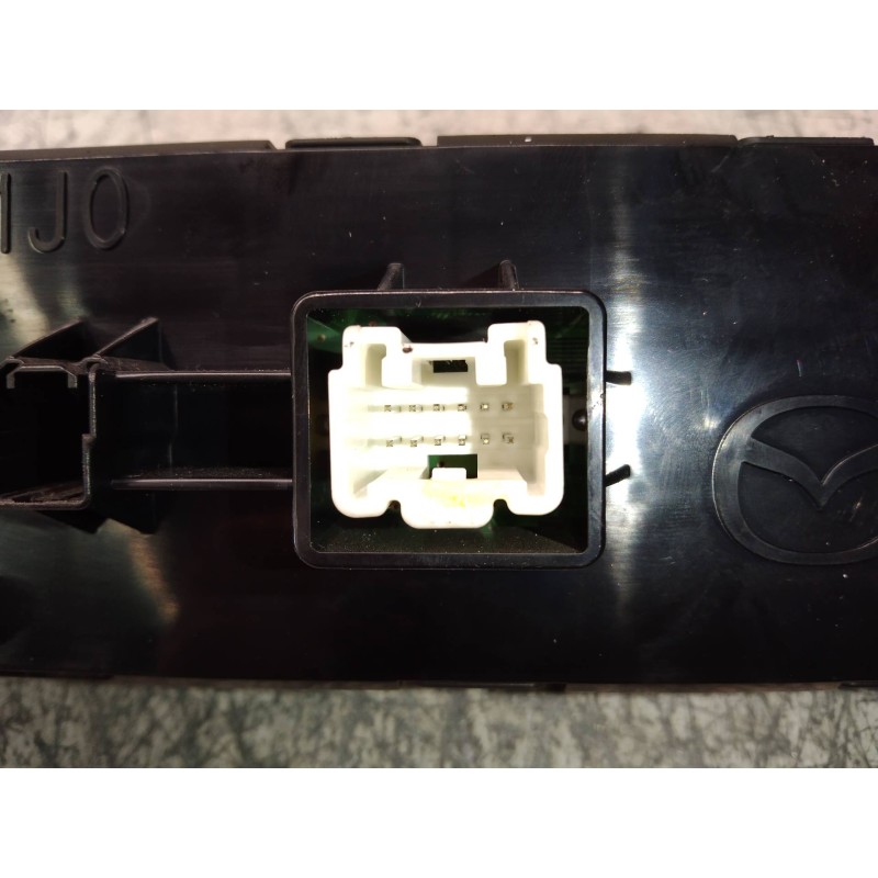 Recambio de pantalla multifuncion para mazda 6 kombi (gh) 2.0 crtd 140cv active sw referencia OEM IAM GAA9611J0  