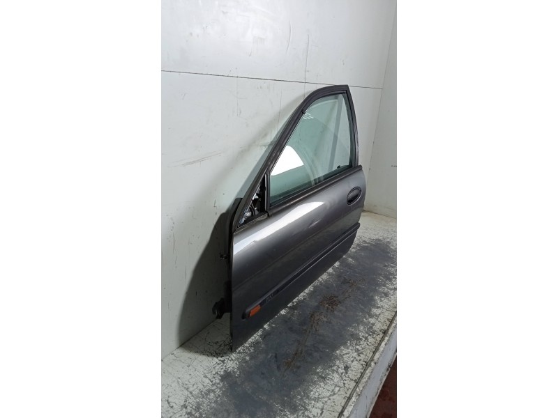 Recambio de puerta delantera izquierda para renault laguna (b56) 1.8 anade referencia OEM IAM   